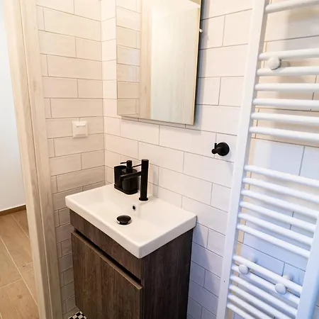 Hermes-modern Comfort In Apartment