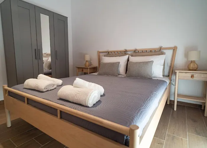 Hermes-modern Comfort In Apartment Larissa