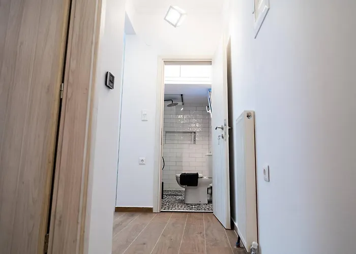 Hermes-modern Comfort In Apartment Larissa